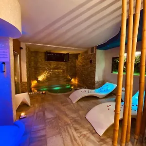 Aurelia Garden Gold Bed and breakfast
